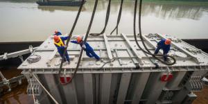 432噸變壓“巨無霸”運(yùn)抵特高壓工地