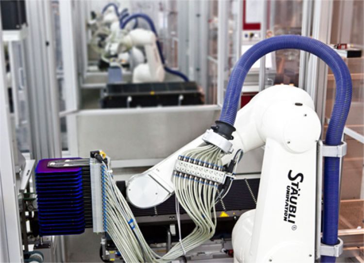 塞拉芬向?yàn)蹩颂m最大的太陽能項(xiàng)目供應(yīng)246MW的模塊