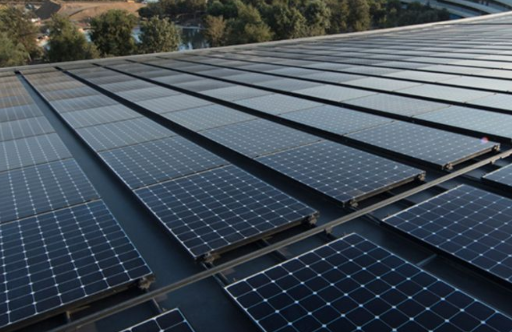 EGAT將太陽(yáng)能電池板推到水壩上的浮標(biāo)上