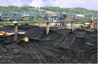 印度政府表示，面臨煤炭短缺的發電廠數量已經下降