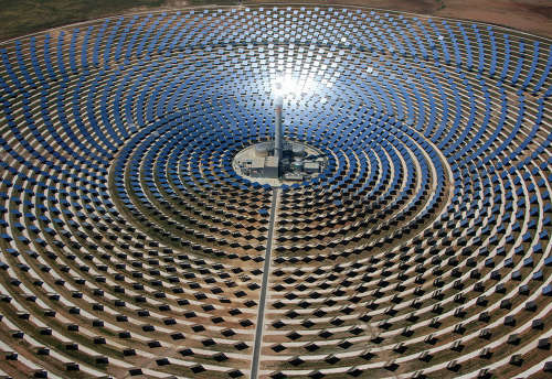 中國太陽能公司在阿聯(lián)酋市場首次亮相