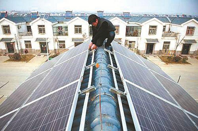 國(guó)務(wù)院：以貧困村村級(jí)光伏電站建設(shè)為重點(diǎn)，有序推進(jìn)光伏扶貧