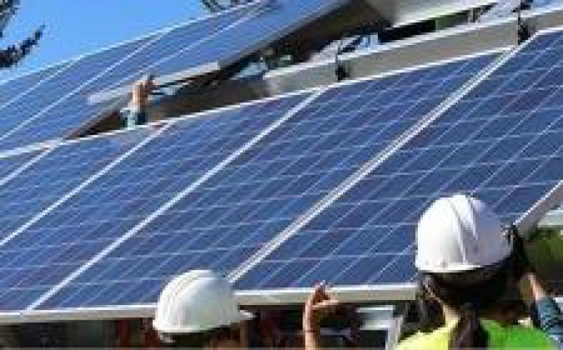 Solar Power International網(wǎng)絡(luò)和職業(yè)發(fā)展太陽能獎學金獲得者