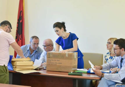 阿爾巴尼亞能源部門收到美國，歐盟公司的六項太陽能項目投標(biāo)