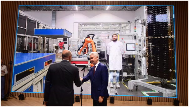 莫斯科市長索比亞寧啟動航天器太陽能電池批量生產(chǎn)項目