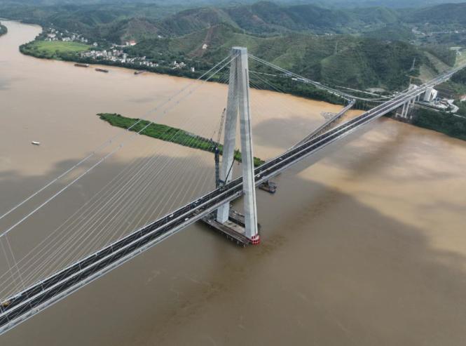世界首座獨塔斜拉-懸吊協(xié)作體系橋藤州潯江大橋順利通車