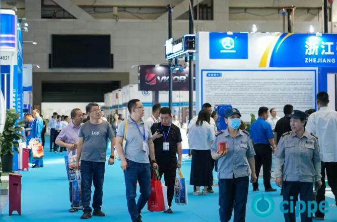 2025新疆國際石油和化工技術裝備展今日開幕！500+名企云集共創(chuàng)絲路中亞能源新走廊！