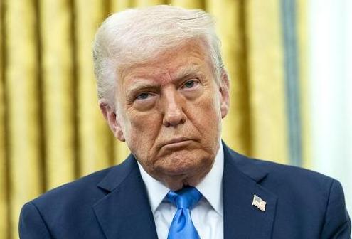 特朗普：美國將對(duì)芯片和半導(dǎo)體征收約100%的關(guān)稅