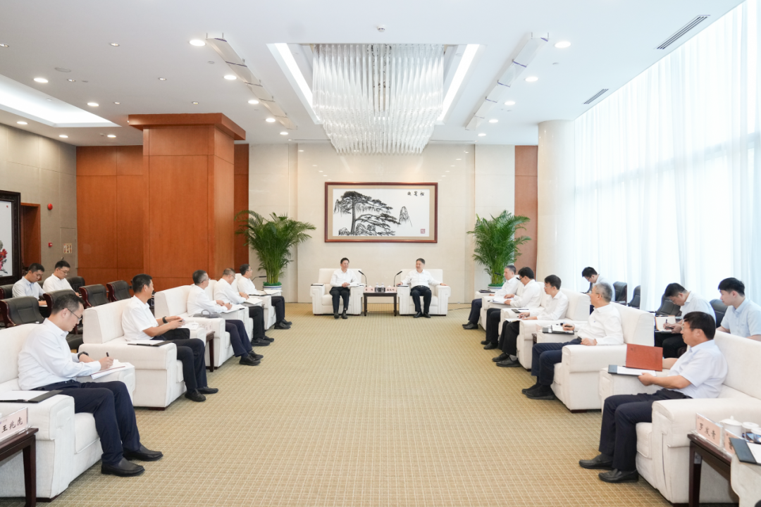 溫樞剛張文峰會(huì)見哈電集團(tuán)董事長黃偉、總經(jīng)理劉清勇