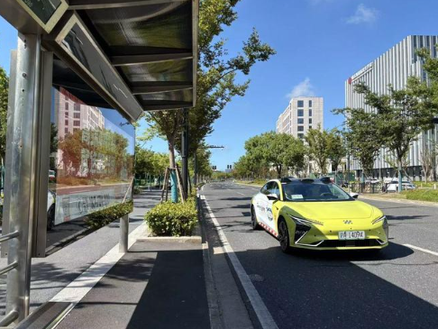 上海臨港首批無(wú)人駕駛智能網(wǎng)聯(lián)出租車正式開(kāi)放運(yùn)營(yíng)