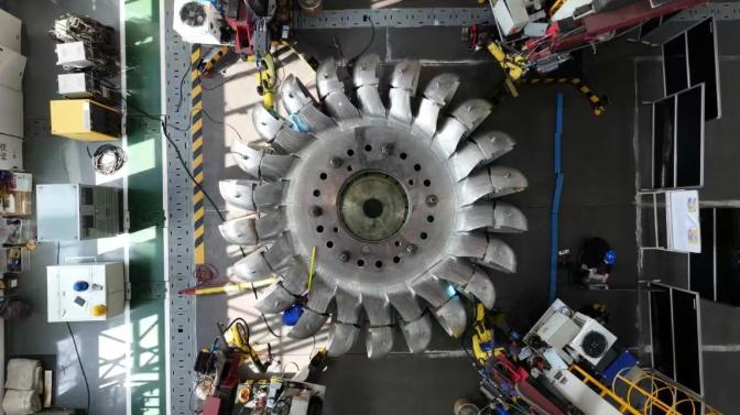 世界單機容量最大沖擊式轉(zhuǎn)輪首次實現(xiàn)機器人焊接