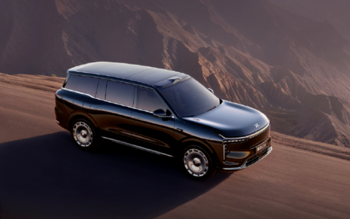 上汽集團旗下高端品牌智己全新輔助駕駛系統(tǒng)發(fā)布，旗艦SUV LS9上市