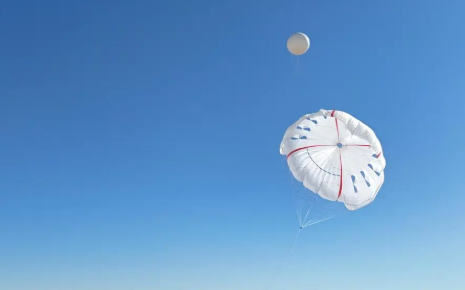 世界最大5000平方米高空風(fēng)力發(fā)電捕風(fēng)傘成功開傘