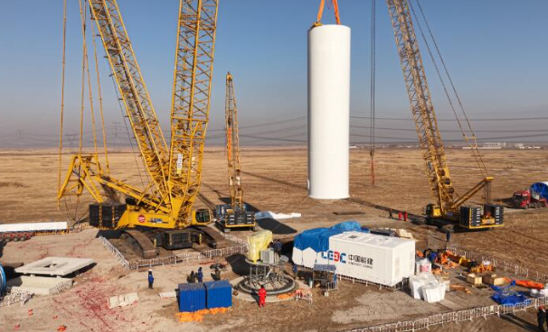 中國能建肇東300MW一期風(fēng)電項目風(fēng)機首吊順利完成
