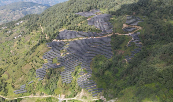 云南鳳慶雪山鎮(zhèn)茶光互補(bǔ)光伏項目并網(wǎng)投運(yùn)