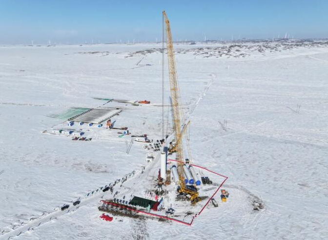 木壘100萬千瓦風(fēng)電項目I標(biāo)段首臺風(fēng)力發(fā)電機組吊裝作業(yè)順利啟動