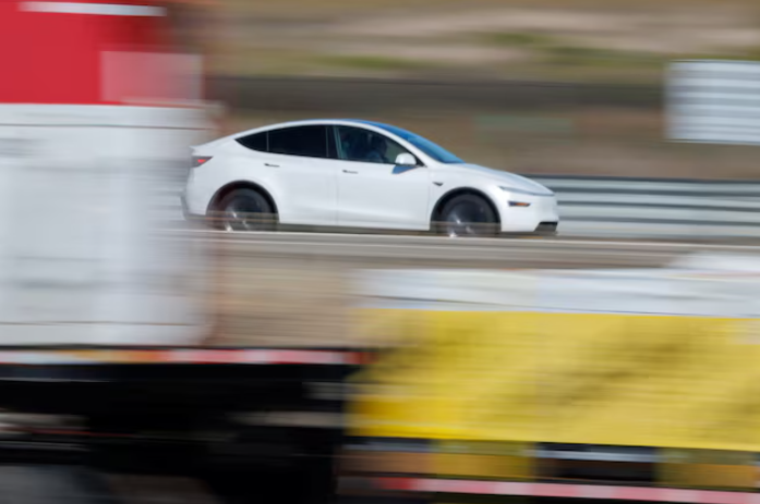 特斯拉股價(jià)上漲 馬斯克確認(rèn)測試無人駕駛出租車