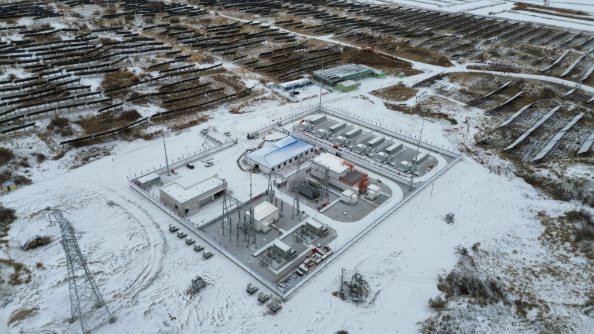巴彥淖爾市防沙治沙和風電光伏一體化工程臨河光伏項目全容量并網(wǎng)發(fā)電