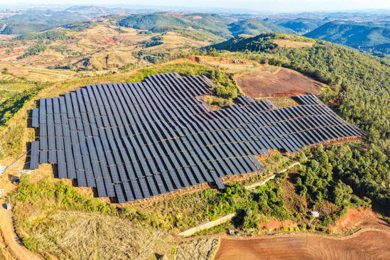 云南文山州兩個(gè)光伏項(xiàng)目首批方陣并網(wǎng)發(fā)電