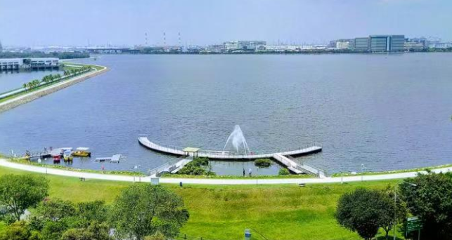 中國(guó)能建設(shè)計(jì)新加坡水庫(kù)浮體光伏項(xiàng)目