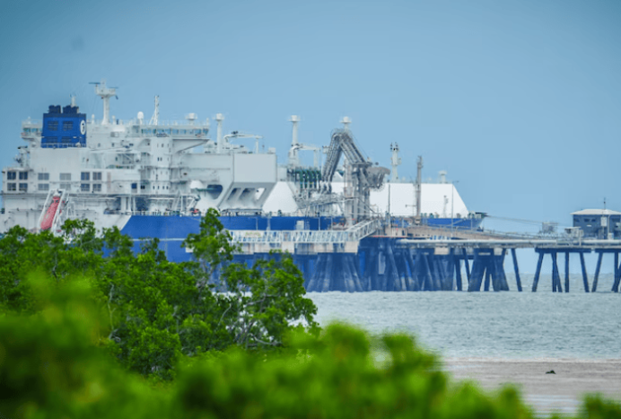 桑托斯公司巴羅薩天然氣項(xiàng)目首批液化天然氣從達(dá)爾文運(yùn)往日本