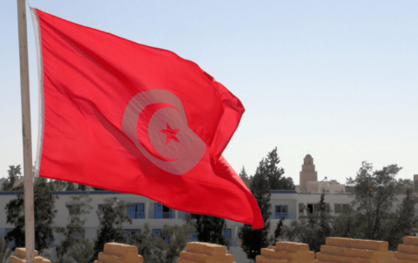 突尼斯工業(yè)、礦業(yè)和能源部在凱比利省巴茲馬地區(qū)啟動(dòng)300兆瓦太陽(yáng)能加儲(chǔ)能項(xiàng)目招標(biāo)