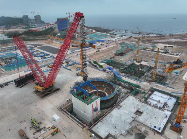 白龍核電1號(hào)機(jī)組CA20模塊吊裝順利就位