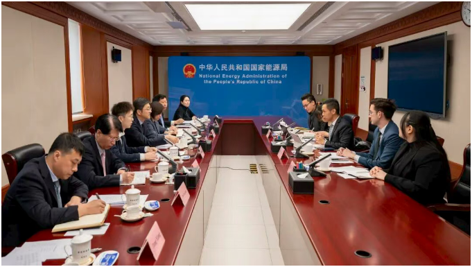 國(guó)家能源局負(fù)責(zé)人會(huì)見(jiàn)新加坡貿(mào)工部副常秘 深化中新能源領(lǐng)域合作