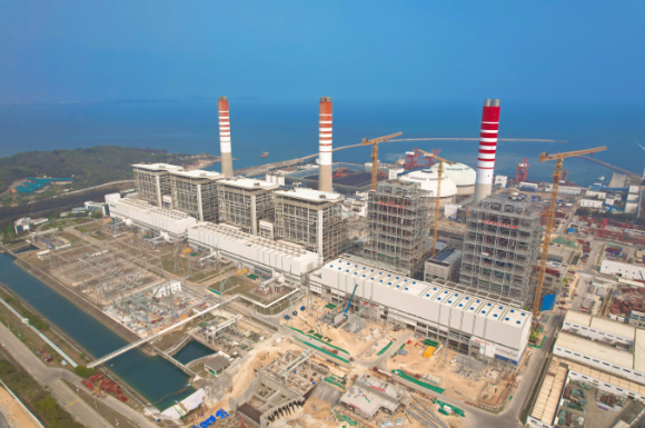 中國(guó)能建建筑集團(tuán)華能海門百萬(wàn)項(xiàng)目5號(hào)機(jī)組高廠變順利吊裝就位