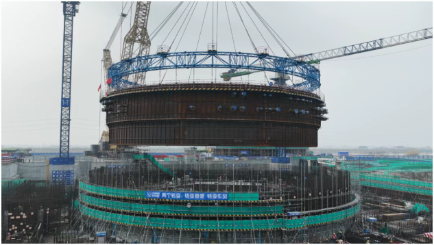 徐圩核能供熱發(fā)電項目1號機組安全殼鋼襯里首個模塊順利吊裝