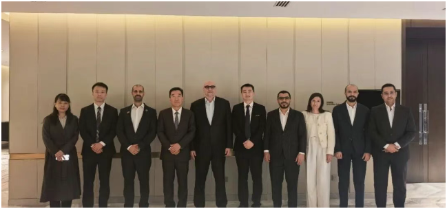 明陽集團(tuán)創(chuàng)始人、董事長張傳衛(wèi)會見阿聯(lián)酋馬斯達(dá)爾公司 CEO Mohamed JameelAl Ramahi