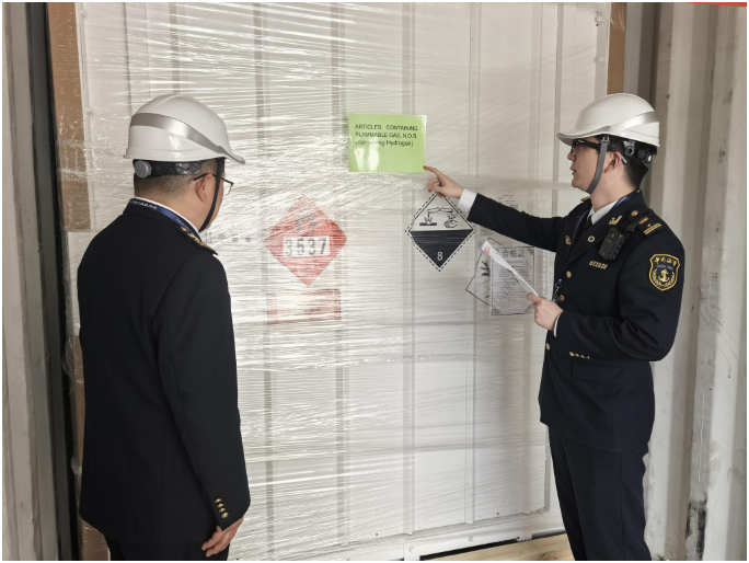 我國首次實現(xiàn)鎳氫氣電池儲能柜海運出口